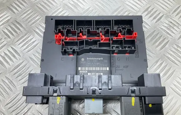 Audi TT TTS Mk2 Comfort/convenience module 8P0907279K