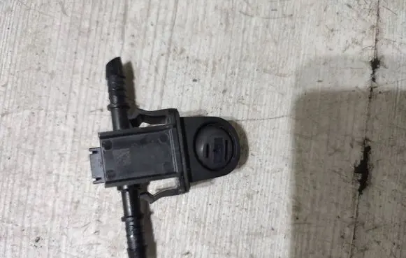 Mercedes-Benz GLK (X204) Windshield washer spray nozzle 3T919