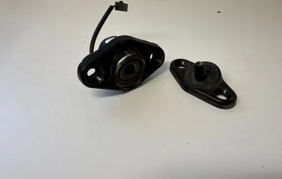 Volkswagen Caddy Sliding door check strap stopper 2K0843843 2K0843639D