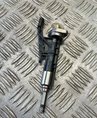 BMW 2 F45 Fuel injector 7639990