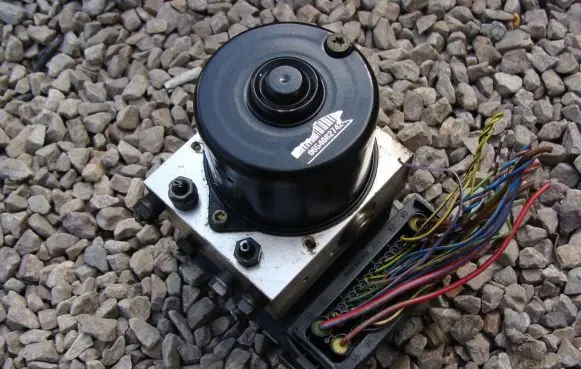 Mini One - Cooper R50 - 53 ABS Pump 6760271