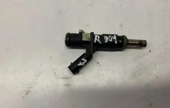 Mercedes-Benz S W221 Fuel injector A2720780249