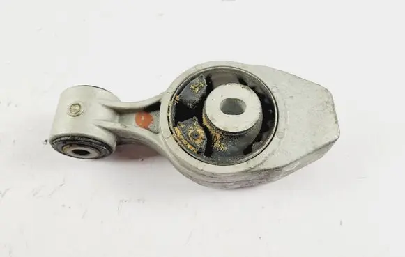 Nissan Pathfinder R52 Engine mount bracket 20AV95569