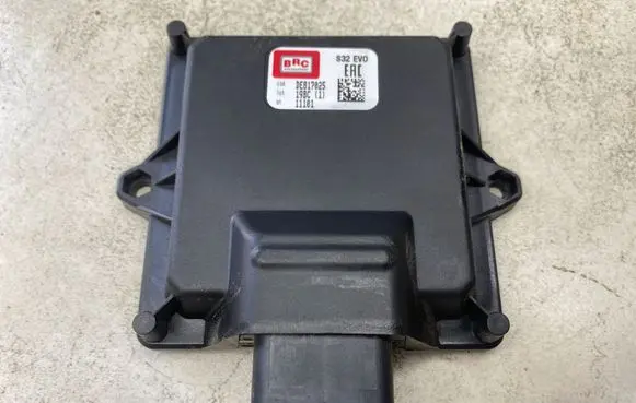 BMW 3 E90 E91 LP gas control unit module DE817025 S32EV0 11101