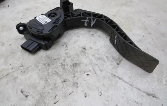 Audi A7 S7 4G Accelerator throttle pedal 8k1723523A
