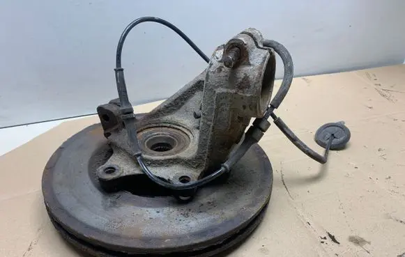 Citroen Xsara Picasso Front wheel hub spindle knuckle 7110X70