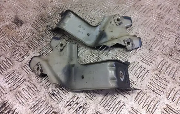 Opel Insignia A Fender mounting bracket 2315