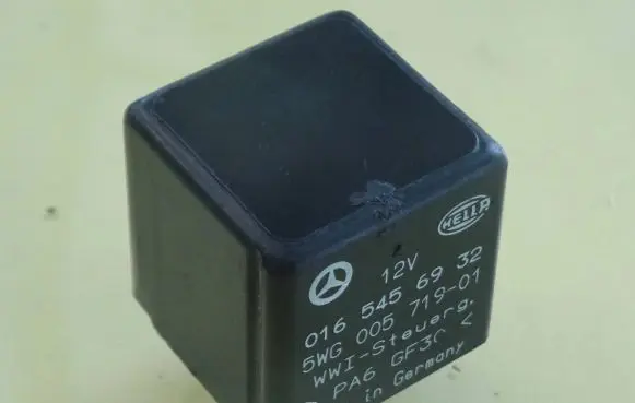 Mercedes-Benz Vito Viano W638 Window wiper relay 0165456932 5WG00571901
