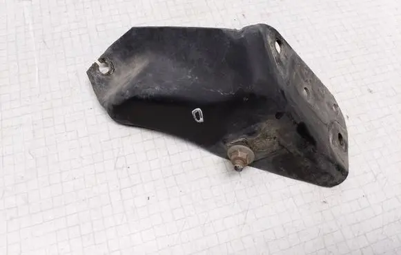 Volkswagen Touran I Front bumper mounting bracket 1T0807910A