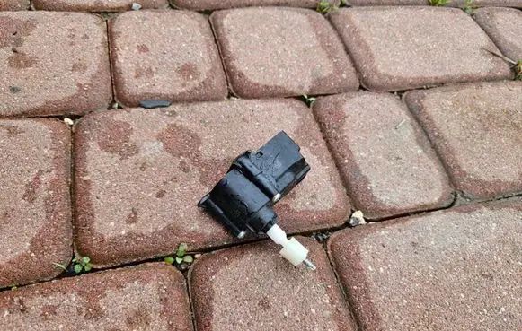 Opel Mokka X Headlight level adjustment motor 51TYS