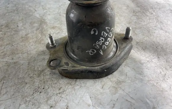 Toyota Corolla Verso E121 Front shock absorber mounting bracket 