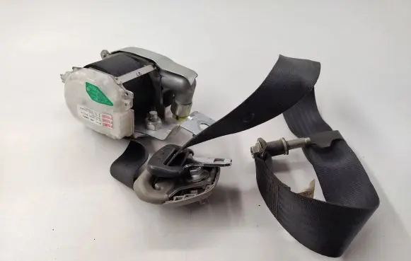 Nissan Pathfinder R51 Front seatbelt