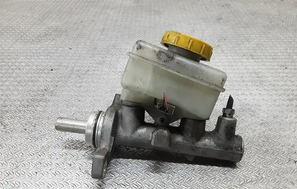 Subaru Legacy Master brake cylinder