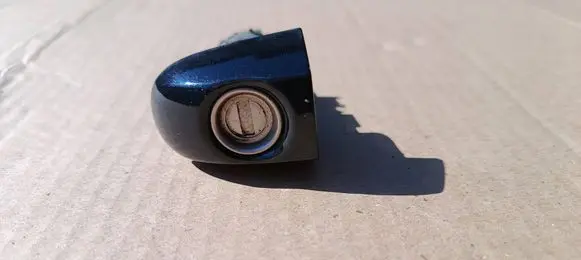 KIA Ceed Front door lock (next to the handle) 