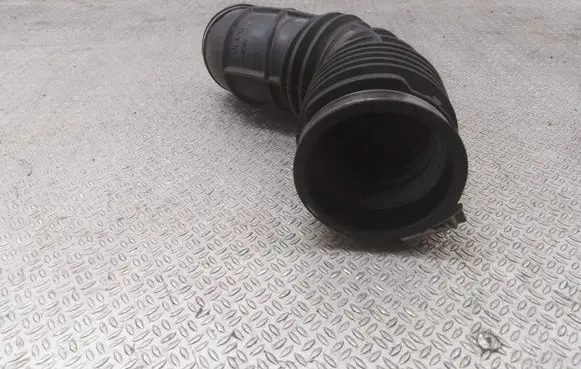 Volvo V70 Air intake duct part 08649258