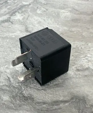Volkswagen Transporter - Caravelle T5 Other relay 8K0951253 V23136B6X72 PA66GF25