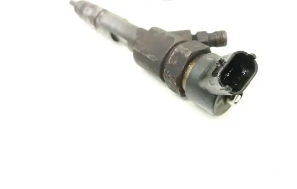 Volkswagen Golf I Fuel injector 8200100272 0445110110B