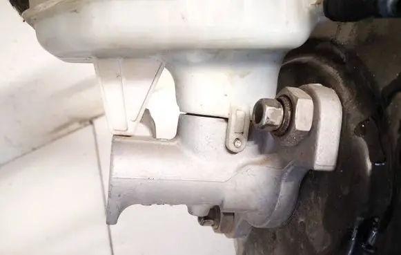 Opel Insignia A Master brake cylinder