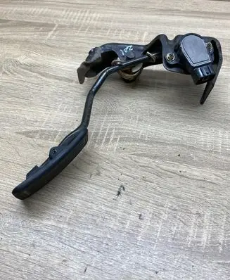 Toyota Avensis T250 Accelerator throttle pedal 7811135030