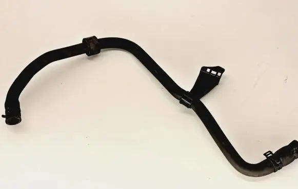 Volkswagen PASSAT B6 Engine coolant pipe/hose 1K0133687D