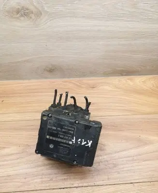 Skoda Octavia Mk2 (1Z) ABS Pump 1J0907379E DMS8B02K03 5WK8452