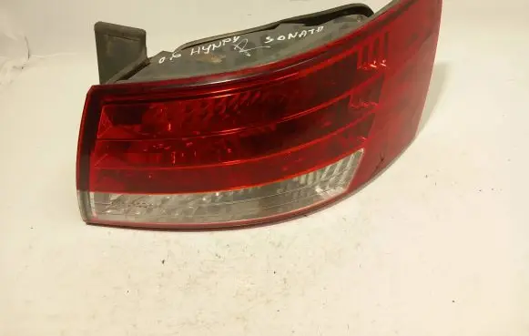 Hyundai Sonata Rear/tail lights 924023k0