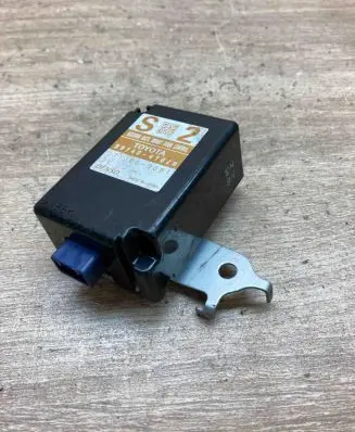 Toyota Prius (XW30) Door control unit/module 8974047020 2713000081