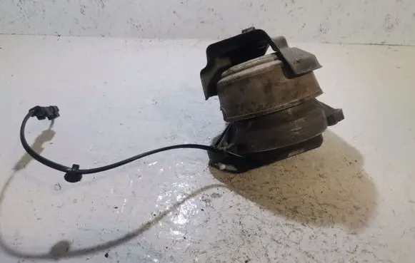 Mercedes-Benz E W212 Engine mount bracket A2122403117