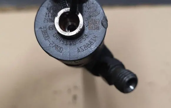 KIA Sportage Fuel injector 0445110258