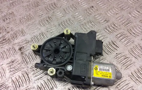 KIA Stonic Front door window regulator motor 82460H8010