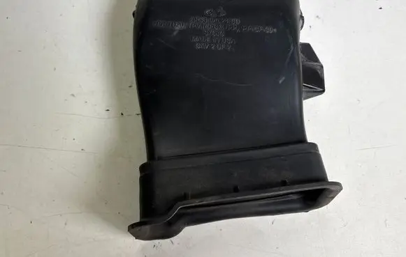Ford Mustang V Intercooler air channel guide AR339A624BD