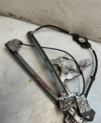 Skoda Octavia Mk1 (1U) Front door window regulator with motor