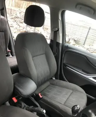 Opel Zafira C Front driver seat DG7575