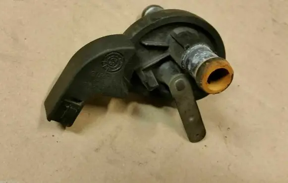 Volkswagen Golf I Coolant heater control valve 171819809C
