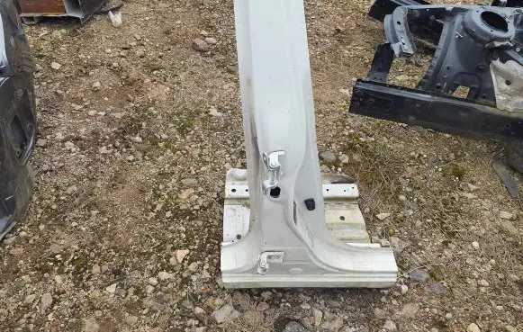 Nissan Qashqai Pillar (middle) 