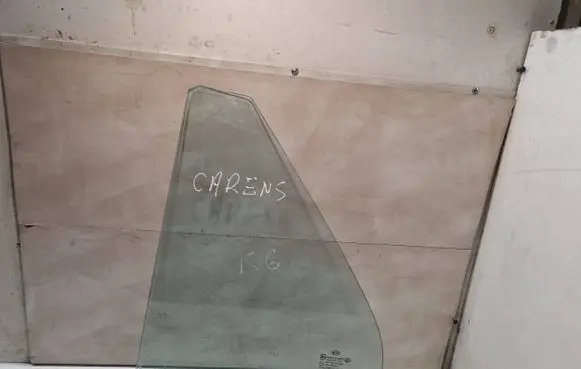 KIA Carens II Rear vent window glass 43R000070 DOT772AS2M435