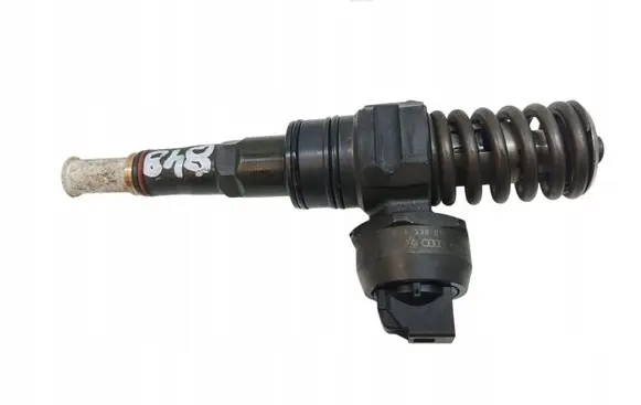 Volkswagen Golf IV Fuel injector 038130073AG