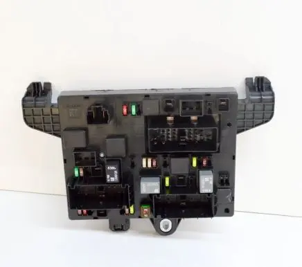 Opel Zafira C Fuse module 20957185 365927271