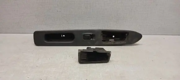 Mitsubishi Space Wagon Other interior part MR147449 MR283701