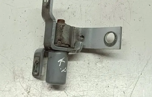 Ford Mondeo MK IV Front door upper hinge A046575