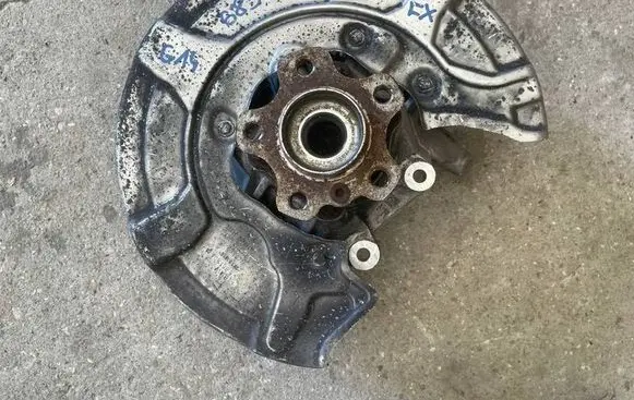 BMW 8 G15 Rear wheel hub spindle/knuckle 6850564