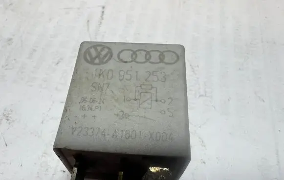 Volkswagen PASSAT B6 Other relay 1K0951253