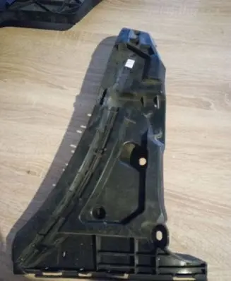 Volvo XC90 Front bumper mounting bracket 30698128