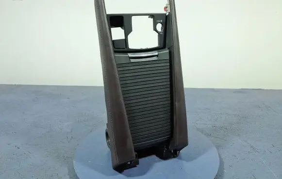 Mazda 3 III Glove box