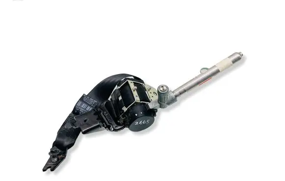 Volvo V70 Rear seatbelt 39821969