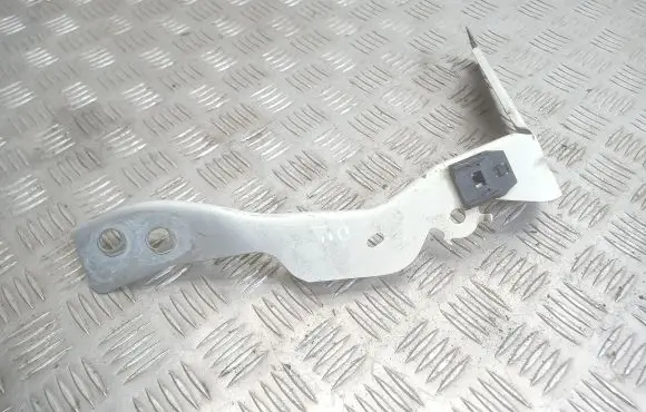 Renault Captur Fender mounting bracket 625B53104R