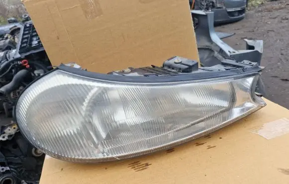 Ford Mondeo MK II Headlight/headlamp