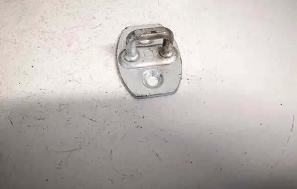 Toyota RAV 4 (XA30) Front door lock loop/hook striker 