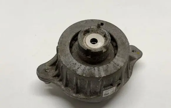 Mercedes-Benz C W205 Engine mount bracket A2052406617 3618760323L