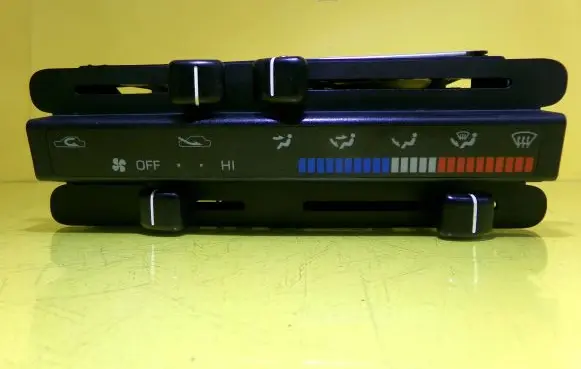 Toyota Starlet (P90) V Climate control/heater control trim 